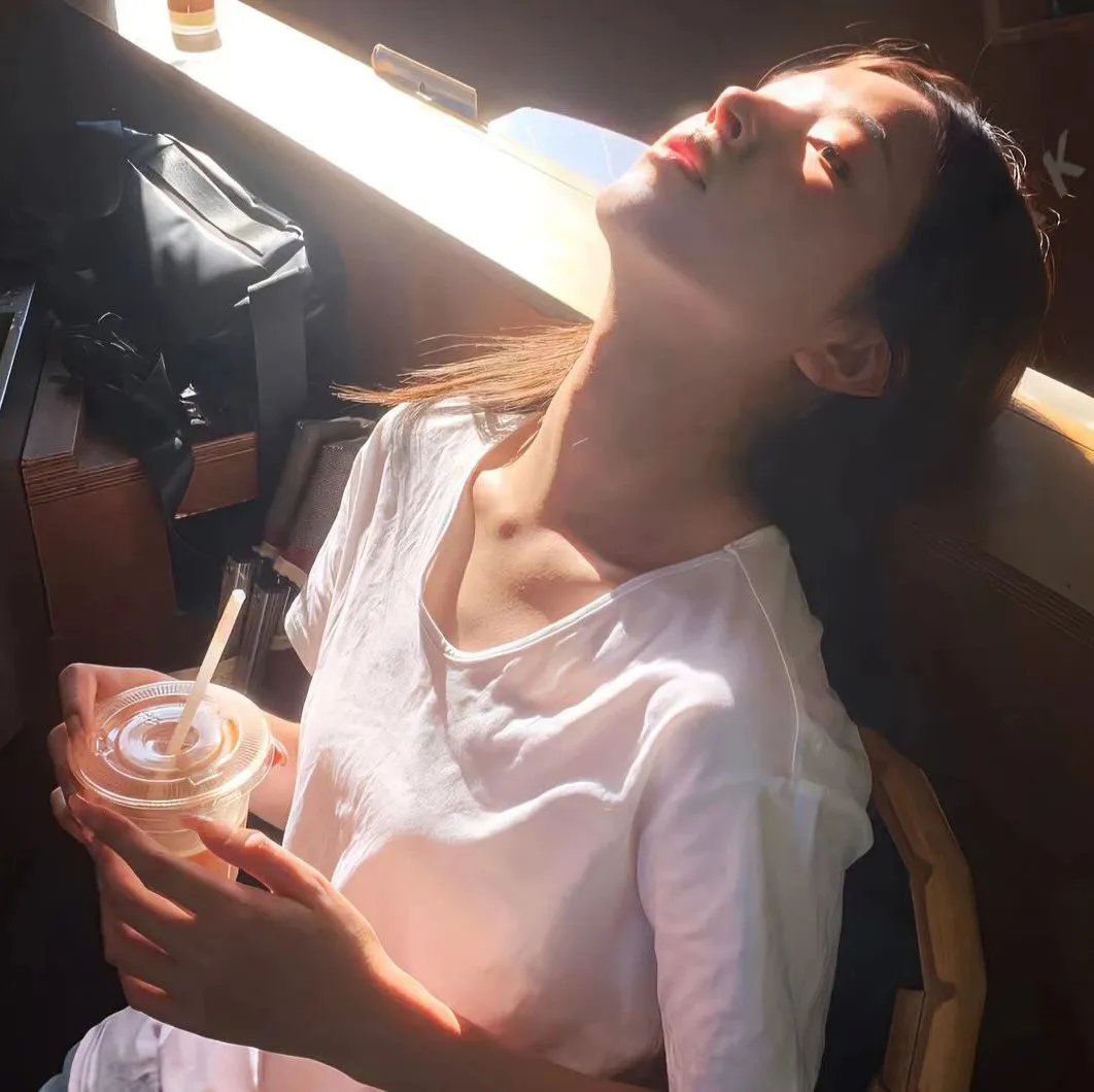 10号舱里的女人